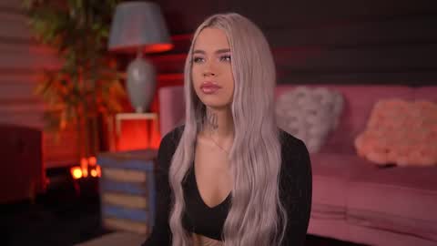 Nicky online show from November 2025 07:01:02 PM