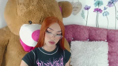 Snapshot of nickynoa chatting on February 2025 09:43:02 PM Nicky online show from February 2025 09:43:02 PM