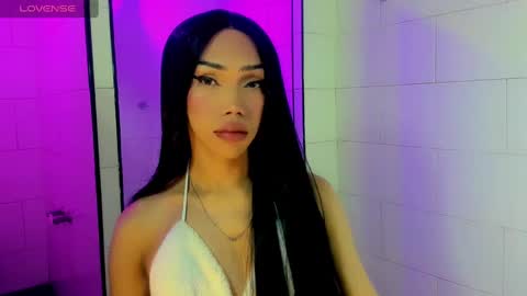 Snapshot of nickynoa chatting on September 2025 04:02:02 AM Nicky online show from September 2025 04:02:02 AM