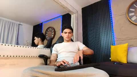 nico_monroet online show from April 2026 09:39:01 PM