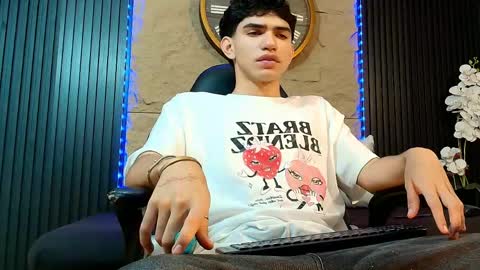 nico_monroet online show from May 2026 08:05:02 PM