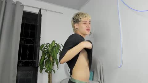 Nico  online show from October 2025 04:32:02 AM