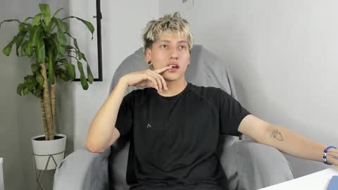 Nico  online show from October 2025 02:32:02 PM