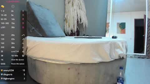 nicohillx online show from December 2025 05:01:02 AM