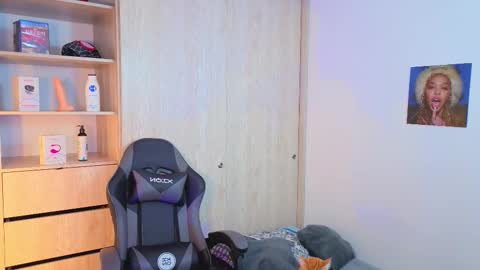 Nicolas online show from September 2025 08:30:02 PM