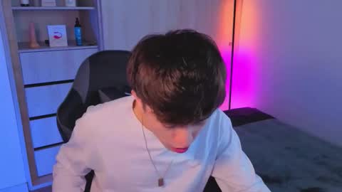 Nicolas online show from October 2025 08:18:02 PM