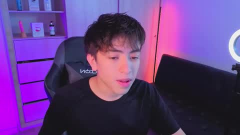 Nicolas online show from October 2025 08:09:02 PM