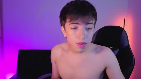 Nicolas online show from November 2025 08:32:01 PM