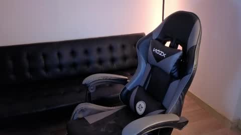 Nicolas online show from April 2026 09:56:01 PM