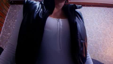 Snapshot of nicol_ferrer chatting on November 2025 03:10:02 AM Nicol online show from November 2025 03:10:02 AM