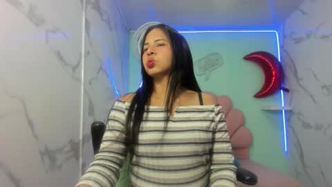 Snapshot of nicol_ross19 chatting on January 2026 02:37:02 AM nicol_ross19 online show from January 2026 02:37:02 AM