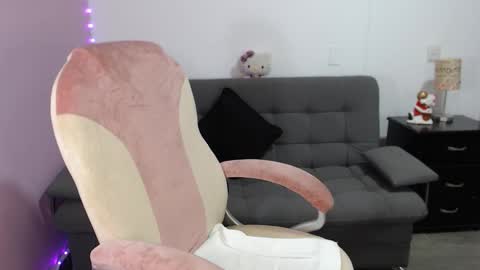 Snapshot of nicol_storm chatting on December 2025 10:51:01 PM nicole Storm online show from December 2025 10:51:01 PM