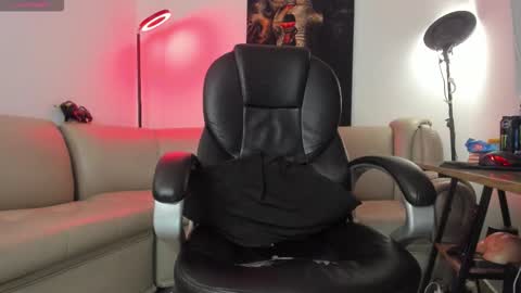 Nicolas Fellener online show from December 2025 04:19:02 AM