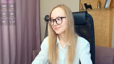 Nicoletta online show from November 2025 07:27:01 PM