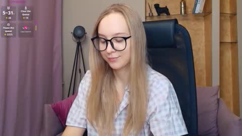 Nicoletta online show from November 2025 07:06:01 PM