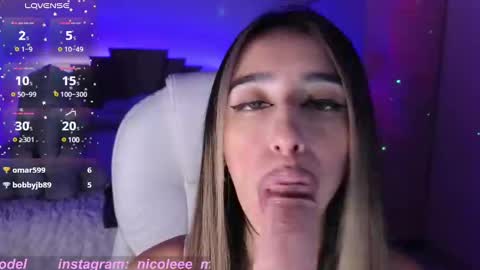 Snapshot of nicole_edwards chatting on February 2025 01:40:02 AM Nicole online show from February 2025 01:40:02 AM