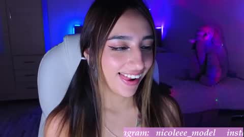 Snapshot of nicole_edwards chatting on October 2025 05:19:02 PM Nicole online show from October 2025 05:19:02 PM