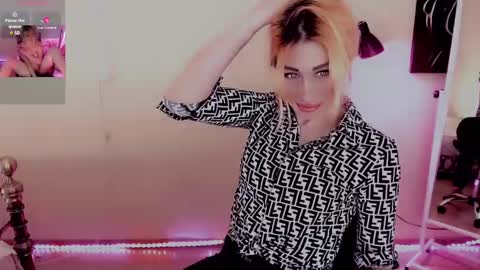 Nicole online show from February 2025 11:03:01 PM