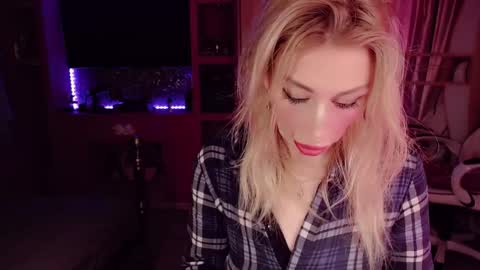 Nicole online show from September 2025 07:59:01 PM