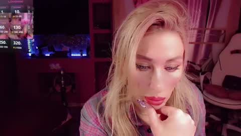 Nicole online show from September 2025 10:15:02 PM