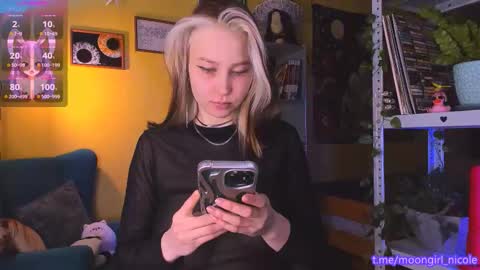 Nicole online show from November 2025 08:19:01 PM