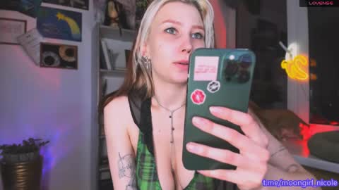 Nicole online show from May 2026 10:39:01 PM