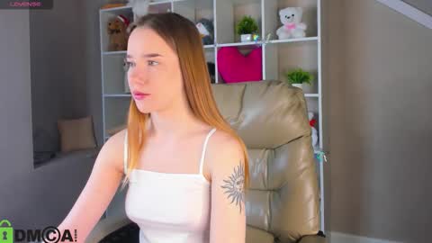 Snapshot of nicole_vasquezz chatting on March 2026 01:11:01 AM Nicole My schedule for the week 2 GMT 9am-15pm Mo Tu Th Fr online show from March 2026 01:11:01 AM