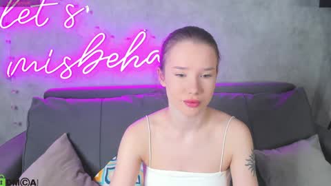 Snapshot of nicole_vasquezz chatting on April 2026 01:14:01 AM Nicole My schedule for the week 2 GMT 9am-15pm Mo Tu Th Fr online show from April 2026 01:14:01 AM