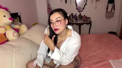 Nicole online show from October 2025 04:42:01 AM