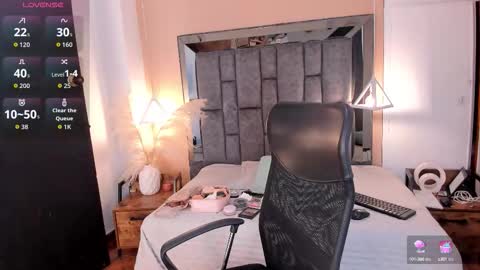 Snapshot of nicole_whitee chatting on September 2025 07:29:01 PM N A T A L I A online show from September 2025 07:29:01 PM