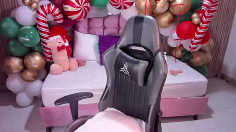 Snapshot of nicolee19_ chatting on December 2025 11:06:01 AM nicolee19_ online show from December 2025 11:06:01 AM