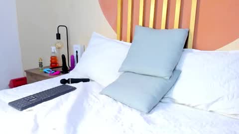 N i c o l e  online show from October 2025 07:47:02 PM