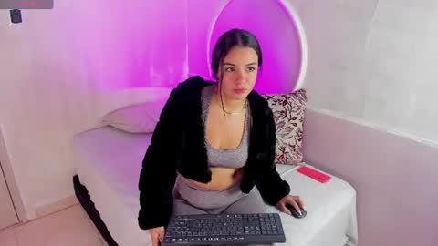 Nicole online show from June 2026 12:22:01 PM