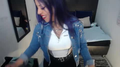 nicolee millerr online show from September 2025 12:06:01 PM