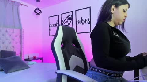 nicolee millerr online show from April 2026 12:36:01 PM