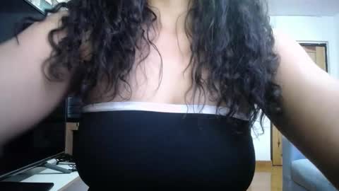 Nicole online show from October 2025 09:44:01 PM