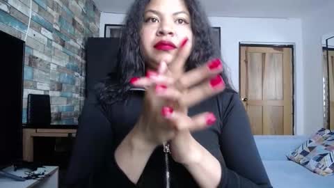 Nicole online show from October 2025 06:57:02 PM