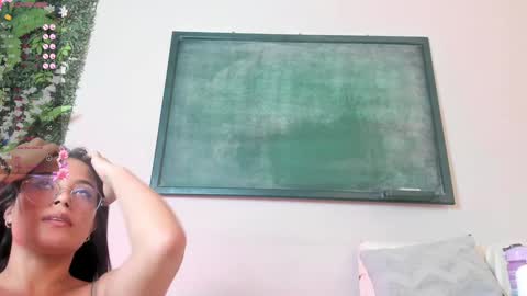 Nicol Flores  GMT-5 1530-2200  online show from December 2024 12:30:01 AM