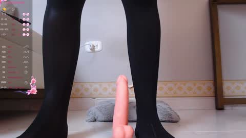 Nicol Flores  GMT-5 1530-2200  online show from December 2024 10:14:02 PM