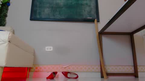 Nicol Flores  GMT-5 1530-2200  online show from January 2025 02:29:01 AM