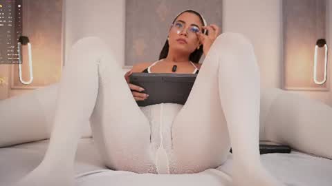 Nicol Flores  GMT-5 1530-2200  online show from July 2026 07:53:02 PM