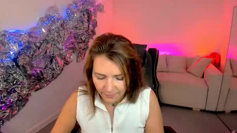 nicolehits online show from September 2025 05:09:02 AM