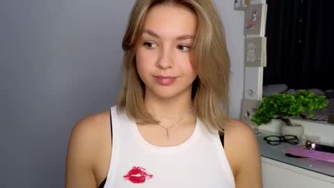 Snapshot of nicolelevis chatting on December 2025 05:53:02 PM Nicole online show from December 2025 05:53:02 PM