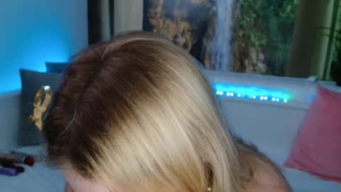 Snapshot of nicolelinharts chatting on November 2025 10:20:02 PM Birthday online show from November 2025 10:20:02 PM