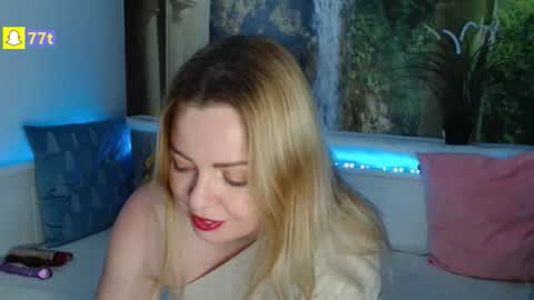 Snapshot of nicolelinharts chatting on December 2025 09:43:02 PM Birthday online show from December 2025 09:43:02 PM