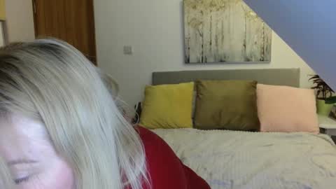 Snapshot of nicolelinharts chatting on March 2026 06:33:01 PM Birthday online show from March 2026 06:33:01 PM