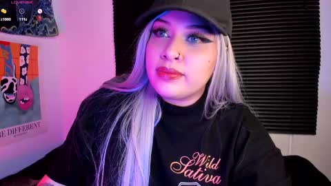 Snapshot of nicoleozzyy chatting on February 2025 03:23:02 AM Nico online show from February 2025 03:23:02 AM