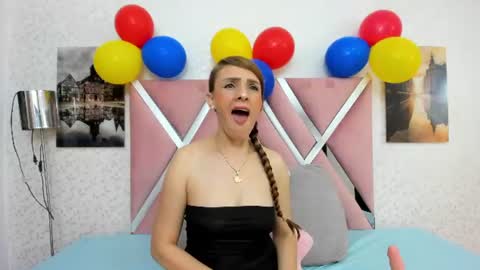 nicoll_89 online show from June 2026 01:17:02 PM