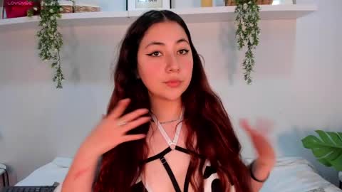 nicolle_evanss_ online show from May 2026 03:24:02 AM