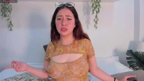 nicolle_evanss_ online show from May 2026 03:26:02 AM